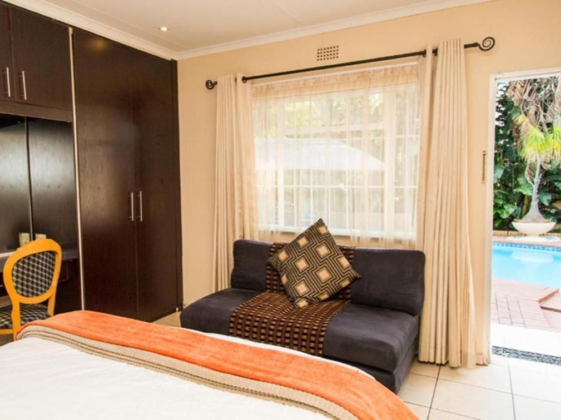 Sollunaa Guesthouse Sandton Exterior foto